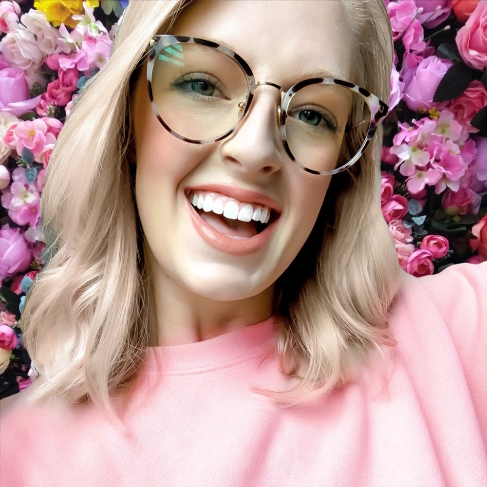 Hey y'all! Welcome to my closet! 💛💚💙